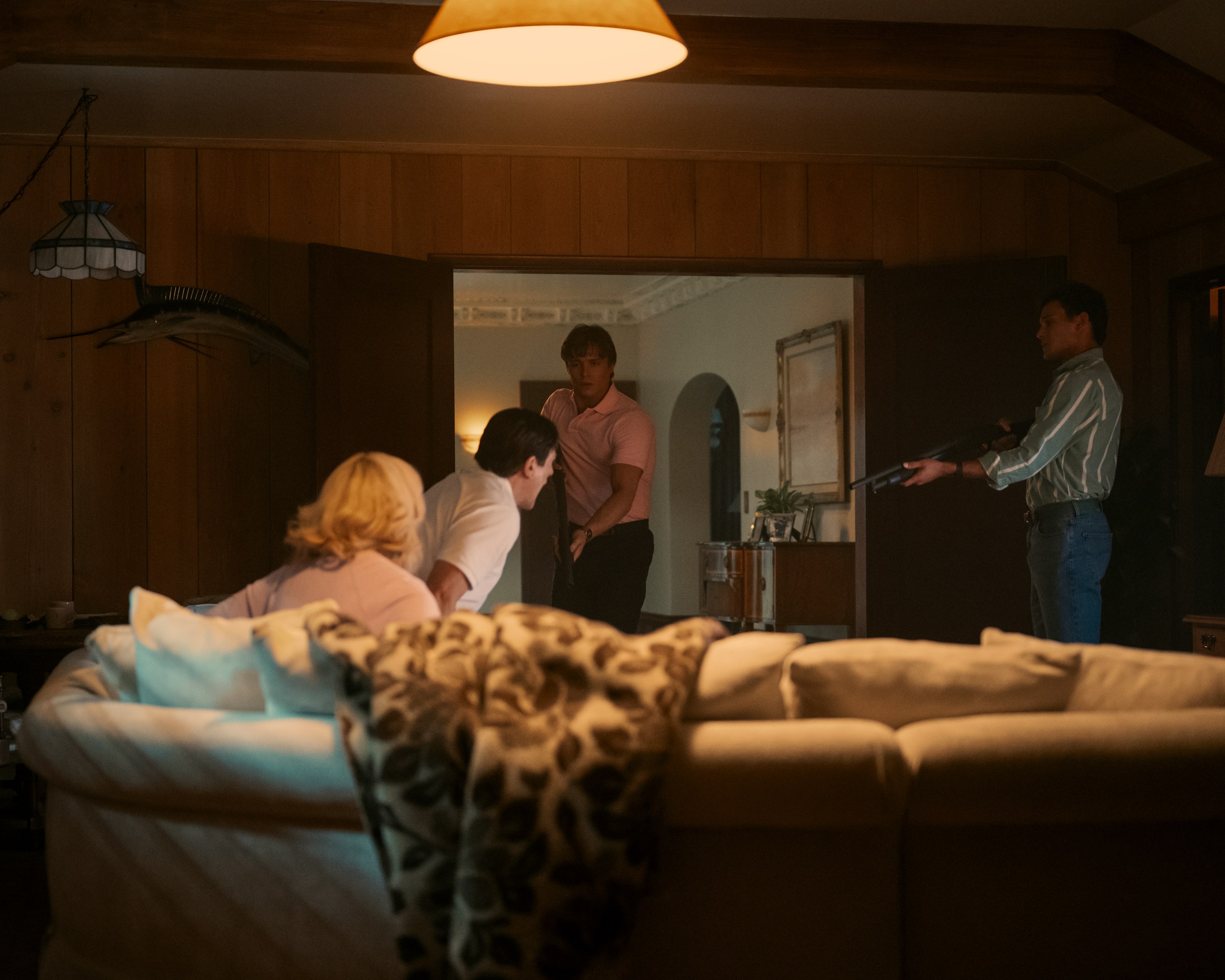 Monsters: The Lyle And Erik Menendez Story. (L to R) Chloë Sevigny as Kitty Menendez, Javier Bardem as Jose Menendez, Nicholas Chavez as Lyle Menendez, Cooper Koch as Erik Menendez in episode 201 of Monsters: The Lyle And Erik Menendez Story. Cr. Miles Crist/Netflix © 2024