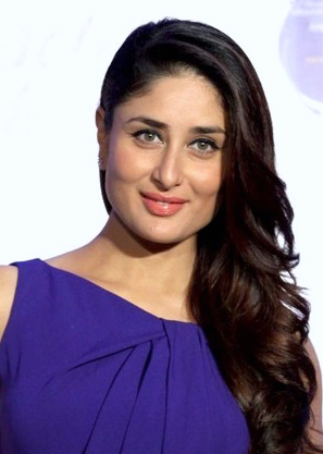 Kareena Kapoor smiling to the camera