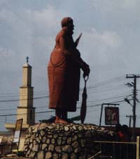 Statue on King's Square (Ring Road) in Benin City