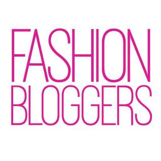 Fashion Bloggers title card.jpg