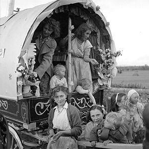 Travellers Decorated Caravan (6136023633).jpg