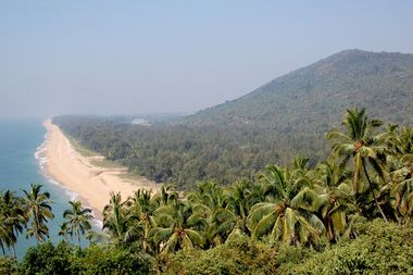 Ezhimala beach.JPG