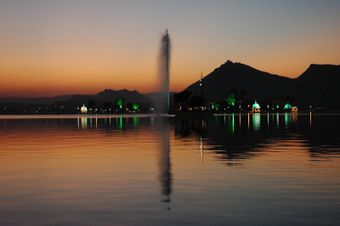 Fatehsagar nehrugarden.jpg