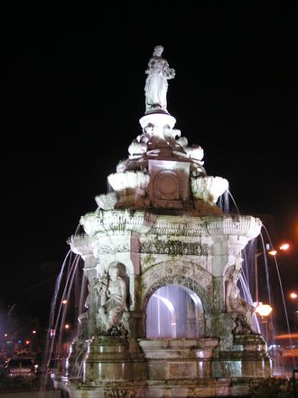 Flora Fountain at night.JPG