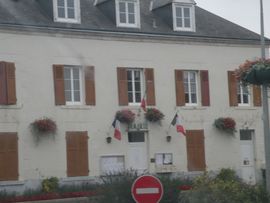 The town hall in Binas