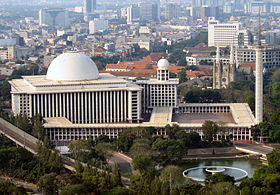 Istiqlal Mosque Monas.jpg