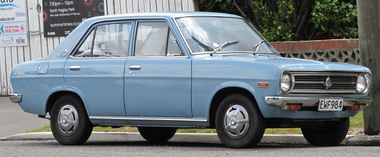 1971 Datsun 1200 Saloon (9048869754).jpg