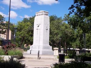 Victoria park cenotaph.jpg