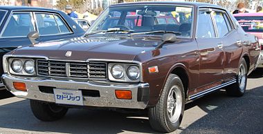 Nissan-Cedric330.JPG