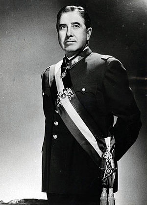 Augusto Pinochet foto oficial.jpg