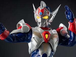 「電光超人グリッドマン 魔王の逆襲」より「フィグゼロ　グリッドマンシグマ」登場！武器からポーズまで、動かせて発光する可動フィギュアがたまらない 画像