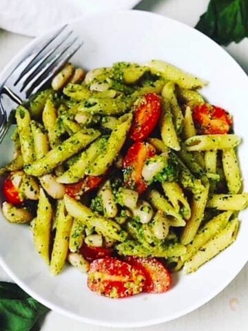 pesto pasta in bowl