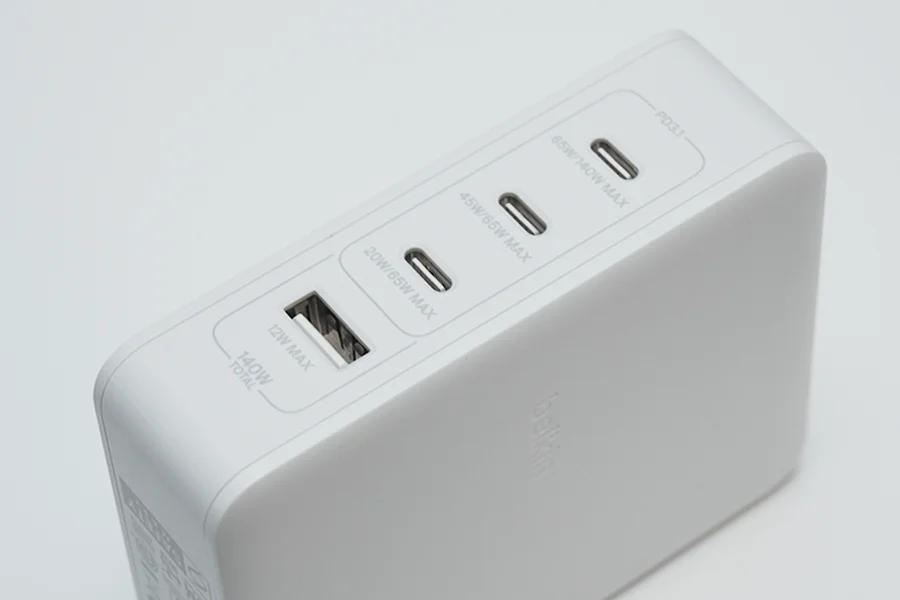 Belkin BoostCharge Pro 140W 4-Port GaN Wall Chargerポート