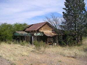 A crumbling house in Gleeson, Kathy Alexander.