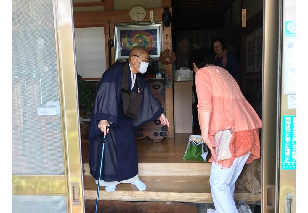 菅原尚典さんを迎えに行く大石春美さん