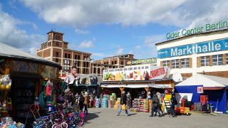 Markt in Hohenwutzen an der deutsch-polnischen Grenze (Bild: picture alliance / Alexander Blum/dpa)