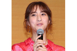 堀田茜、初主演映画で「コスプレしながら監禁されるシーンが大変でした…」