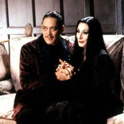 THE ADDAMS FAMILY, Raul Julia, Anjelica Huston, 1991, (c)Paramount/courtesy Everett Collection