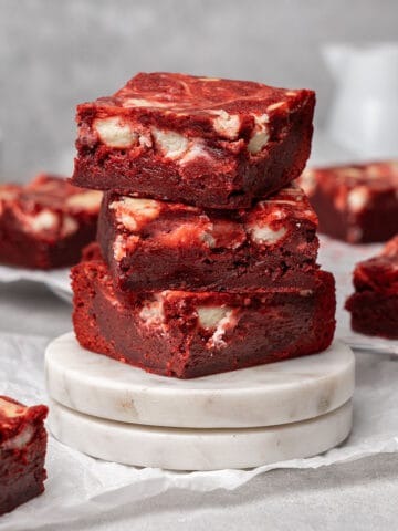 3 Red velvet brownies on top of each.