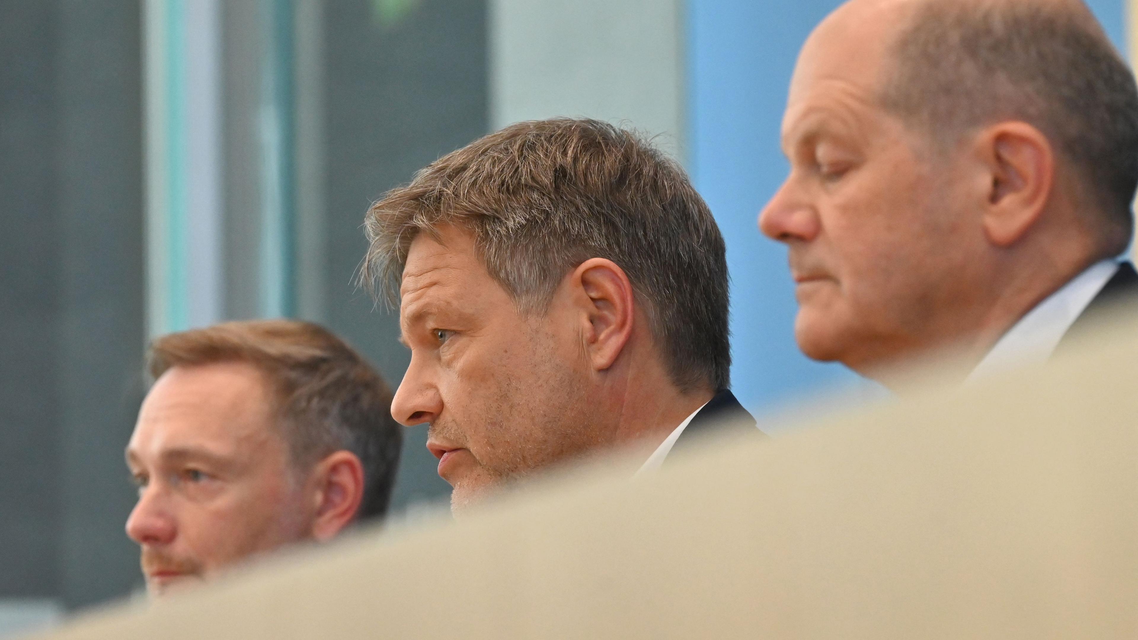 Christian Lindner, Robert Habeck und Olaf Scholz am 5.7.2024 bei BPK in Berlin