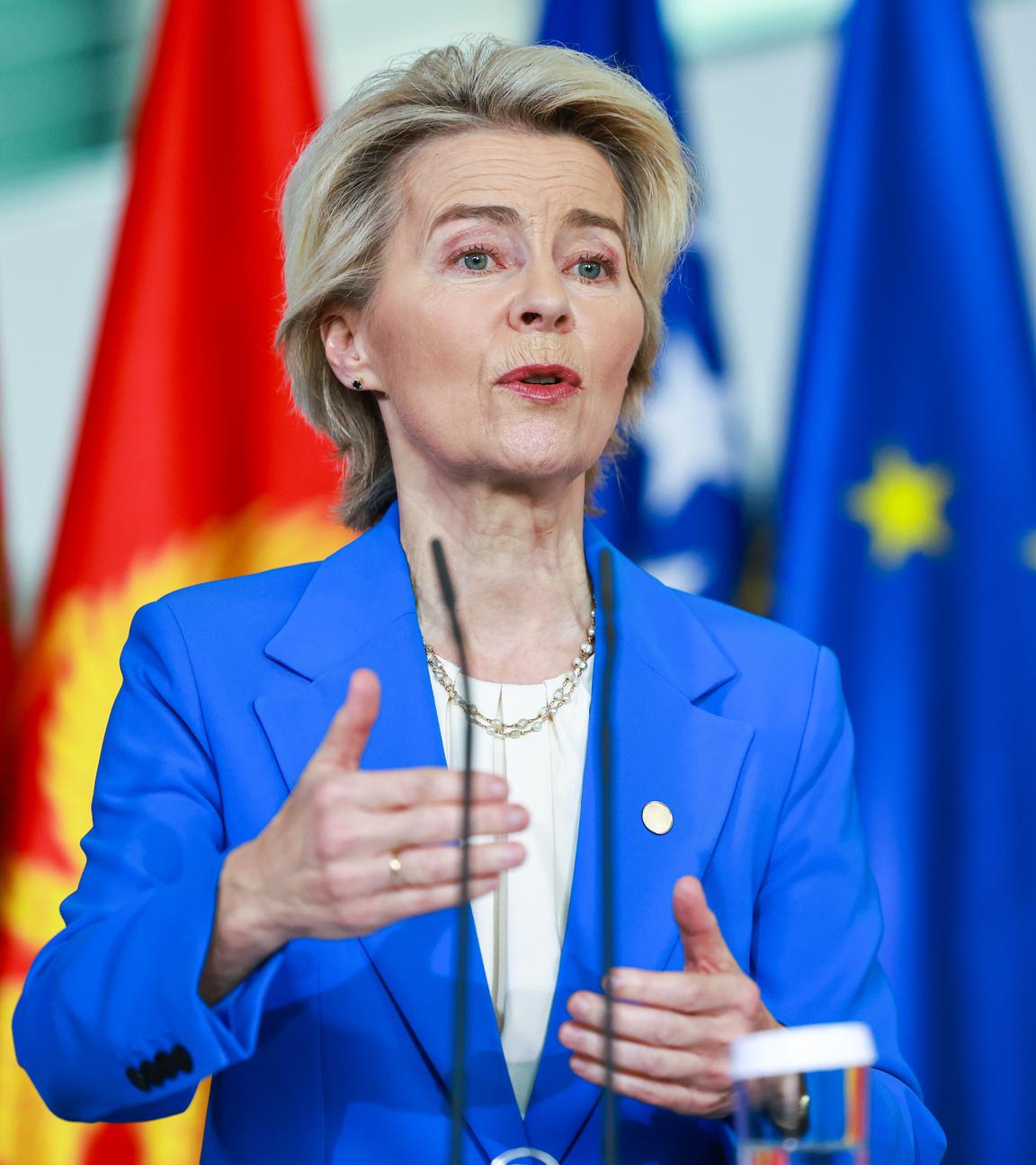 EU-Kommissionspräsidentin Ursula von der Leyen spricht bei einer Pressekonferenz im Kanzleramt in Berlin.