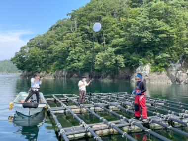 2018年８月17日、サンマ船の出船おくりの様子。漁で使用する集魚灯の光が美しい。